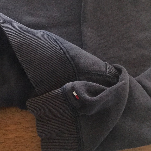 Medium Tommy Hilfiger pull-over jacket. - Picture 4 of 4